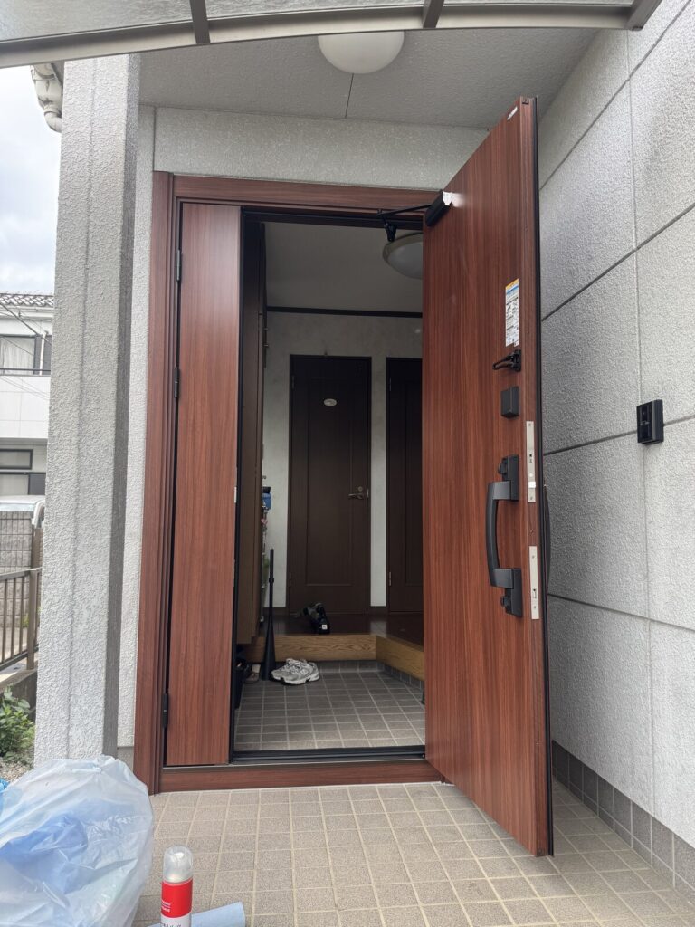 玄関ドアのカバー工法で下枠の段差はどうなる？確認したい点