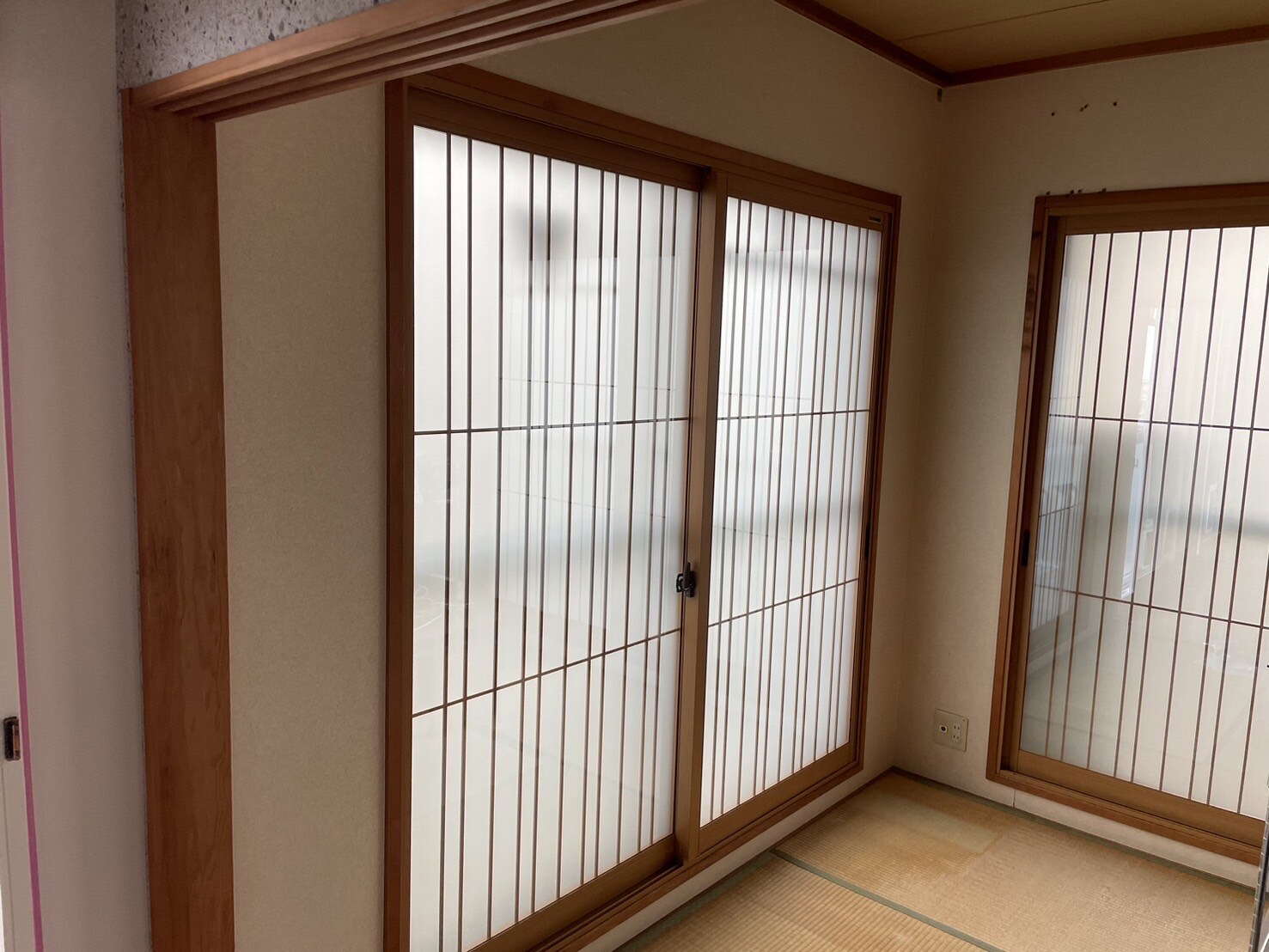 型板ガラスを使用した内窓の施工後全体写真